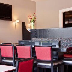 Holiday Inn Express Hotel & Suites Pittsburgh-South Side гостиничный бар