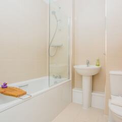 Отель Finsbury Park 2 Bedroom Flat On The Canal Великобритания, Лондон - отзывы, цены и фото номеров - забронировать отель Finsbury Park 2 Bedroom Flat On The Canal онлайн ванная