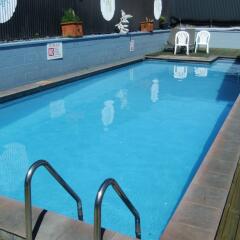Отель Kowhai & Colonial Motel бассейн