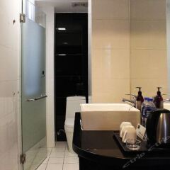 FX Hotel Шэньчжэнь ванная фото 2