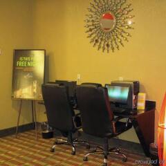 Отель La Quinta Inn & Suites Columbus West - Hilliard банкомат
