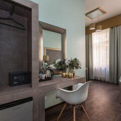 Отель Gorgeous Prague Rooms Прага сейф в номере