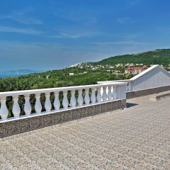White Rock Castle Suite Hotel пляж