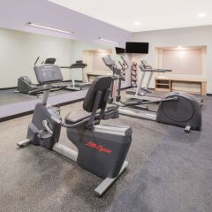 Отель Microtel Inn & Suites by Wyndham Cuauhtemoc фитнесс-зал