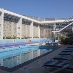 Отель Holiday Inn Abu Dhabi Downtown бассейн фото 3