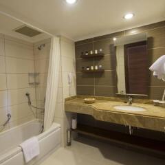 Kirman Leodikya Resort Турция, Окурджалар - отзывы, цены и фото номеров - забронировать отель Kirman Leodikya Resort - All Inclusive онлайн ванная фото 2