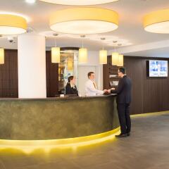 Отель Stadthotel am Römerturm Германия, Кёльн - 1 отзыв об отеле, цены и фото номеров - забронировать отель Stadthotel am Römerturm онлайн интерьер отеля фото 2