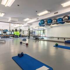 Отель Browns Sports & Leisure Club фитнесс-зал фото 5