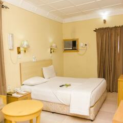 Отель EEMJM Hotels and Suites Limited Нигерия, Уйо - отзывы, цены и фото номеров - забронировать отель EEMJM Hotels and Suites Limited онлайн комната для гостей фото 5