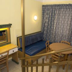 Апартаменты Burlington Apartments комната для гостей