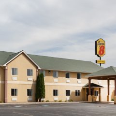 Super 8 by Wyndham Huntington in Huntington, United States of America from 72$, photos, reviews - zenhotels.com parking