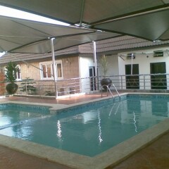 Отель Golden Palm Resort бассейн