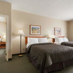 Отель Days Inn by Wyndham Saskatoon Канада, Саскатун - отзывы, цены и фото номеров - забронировать отель Days Inn by Wyndham Saskatoon онлайн комната для гостей фото 2
