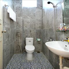 Отель Center Homestay Вьетнам, Хойан - отзывы, цены и фото номеров - забронировать отель Center Homestay онлайн ванная фото 2