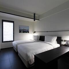 Отель Sotetsu Hotels The Splaisir Seoul Myeong-Dong сейф в номере