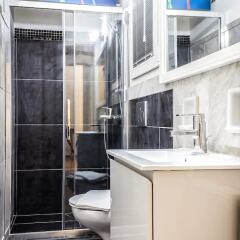 Отель Retro Chic Apartment - Syntagma Square Греция, Афины - отзывы, цены и фото номеров - забронировать отель Retro Chic Apartment - Syntagma Square онлайн ванная