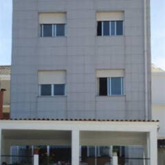 Отель Hostal Miramar Эль-Грове вид на фасад