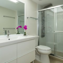 Casa Caribe Condominiums Unit 21 in Seven Mile Beach, Cayman Islands from 723$, photos, reviews - zenhotels.com bathroom