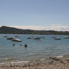 Отель Albatross Camping - Europa Silvella Манерба-дель-Гарда приотельная территория
