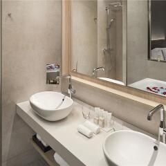 Отель The Level At Melia Barcelona Sky ванная фото 2