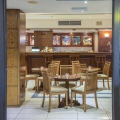Отель Manousos City Hotel Греция, Родос - отзывы, цены и фото номеров - забронировать отель Manousos City Hotel онлайн гостиничный бар
