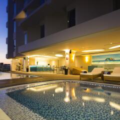 Отель Liberty Central Nha Trang бассейн