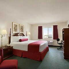 Отель Days Inn & Suites Romeoville комната для гостей