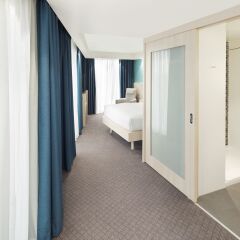 Отель Hampton by Hilton London Docklands интерьер отеля