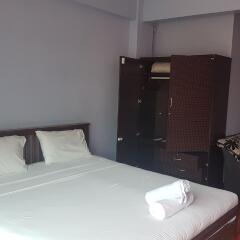 Отель Sunshine Guesthouse сейф в номере