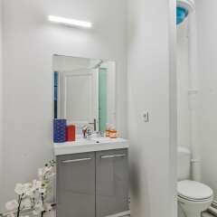 Отель 33 - Flat Av des Champs-Élysées Франция, Париж - отзывы, цены и фото номеров - забронировать отель 33 - Flat Av des Champs-Élysées онлайн ванная
