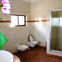 Grand Casamora in Accra, Ghana from 72$, photos, reviews - zenhotels.com bathroom photo 2