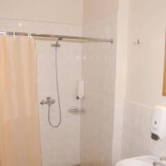 Отель Knights Court Guest House ванная