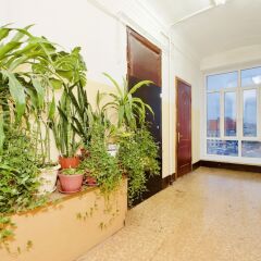 Гостиница LUXKV Apartment on Gnezdnikovskiy в Москве отзывы, цены и фото номеров - забронировать гостиницу LUXKV Apartment on Gnezdnikovskiy онлайн Москва балкон