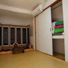 Отель Manaedang Hanok Guesthouse Южная Корея, Сеул - отзывы, цены и фото номеров - забронировать отель Manaedang Hanok Guesthouse онлайн сейф в номере