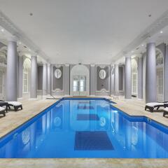Отель The Waldorf Hilton бассейн