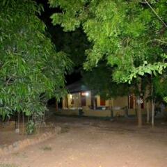 Отель Dark Horse Resort Yala парковка