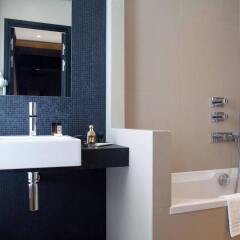 Hotel Marceau Champs Elysees ванная