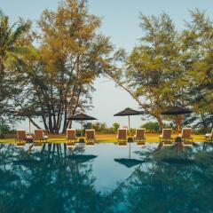 Отель SALA Phuket Mai Khao Beach Resort бассейн фото 2
