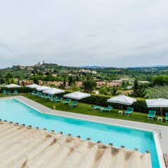 Отель Relais Cappuccina Ristorante Hotel Италия, Сан-Джиминьяно - 1 отзыв об отеле, цены и фото номеров - забронировать отель Relais Cappuccina Ristorante Hotel онлайн бассейн