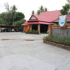 Отель Lanta Villa Resort парковка