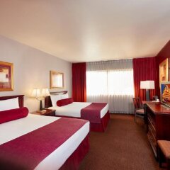 Отель Four Queens Hotel and Casino США, Лас-Вегас - отзывы, цены и фото номеров - забронировать отель Four Queens Hotel and Casino онлайн с домашними животными