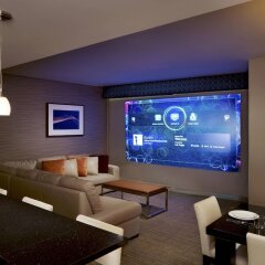 Отель Elara by Hilton Grand Vacations - Center Strip США, Лас-Вегас - 8 отзывов об отеле, цены и фото номеров - забронировать отель Elara by Hilton Grand Vacations - Center Strip онлайн гостиничный бар фото 3