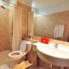 Отель ZEN Rooms Ratchadaphisek Soi Sukruamkan ванная фото 2