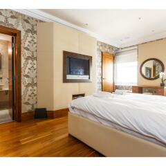 Отель Rare and Gorgeous Hyde Park Mews House Sleeps 8 комната для гостей фото 3
