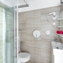 Отель Amber Gardenview Studios ванная