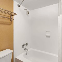 Ramada by Wyndham Baltimore West in Catonsville, United States of America from 75$, photos, reviews - zenhotels.com bathroom