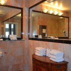 Congress Plaza Hotel ванная