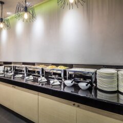 Отель Livotel Hotel Lat Phrao Bangkok Таиланд, Бангкок - отзывы, цены и фото номеров - забронировать отель Livotel Hotel Lat Phrao Bangkok онлайн питание фото 2