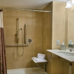 Отель Doubletree by Hilton Los Angeles Downtown США, Лос-Анджелес - 8 отзывов об отеле, цены и фото номеров - забронировать отель Doubletree by Hilton Los Angeles Downtown онлайн ванная фото 2