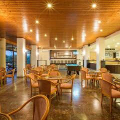 Отель Island Beach Resort - Adults Only гостиничный бар